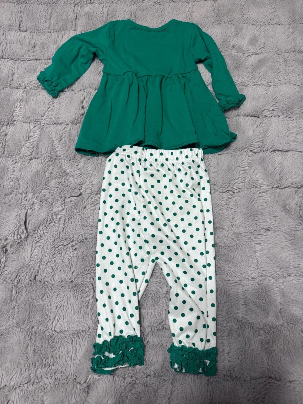 Amazon Green Two-Piece Pajama Set with Polka Dot Pants